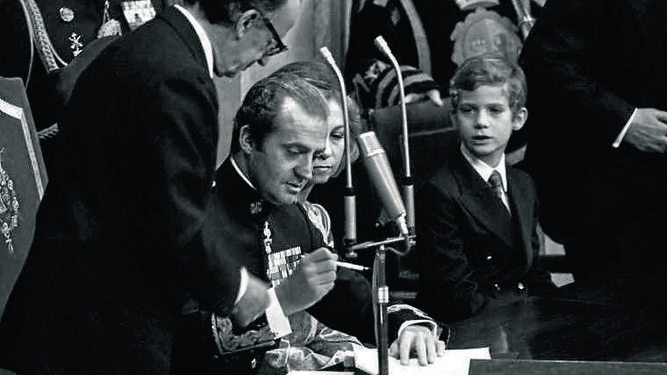 Don Juan Carlos sanciona la Constitución de 1978