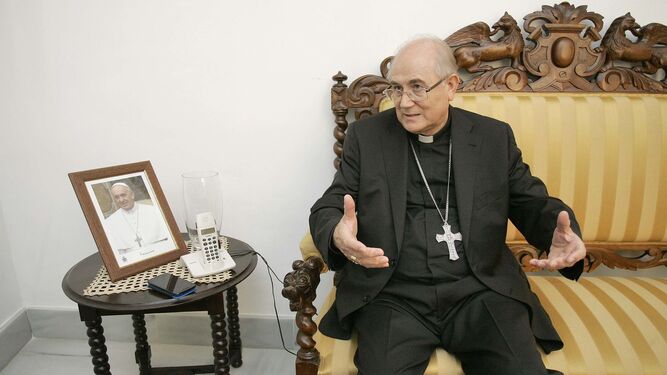 El obispado de Almería, encabezado por Adolfo González Montes, ha implementado la medida
