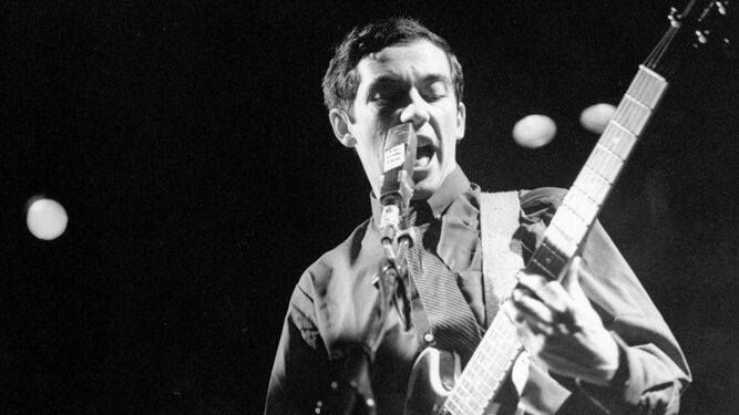 Pete Shelley, durante una actuación de Buzzcocks en Londres en 1979.