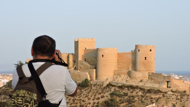 Ruta fotográfica para conocer a fondo las Murallas de Hayrán-Al Haud.