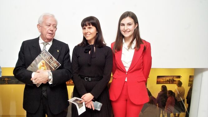 Miguel Gálvez, Dolores Martínez Utrera y Olga Gil, tres colaboradores de la revista