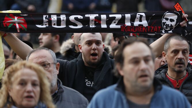 Concentración ante el Palacio de Justicia de Bilbao el pasado 30 de noviembre en protesta por la sentencia del caso  Cabacas .