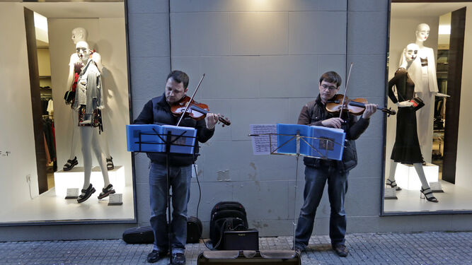 Violinistas en plena calle.