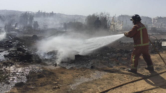 Imagen de archivo de un incendio originado en un asentamiento chabolista.