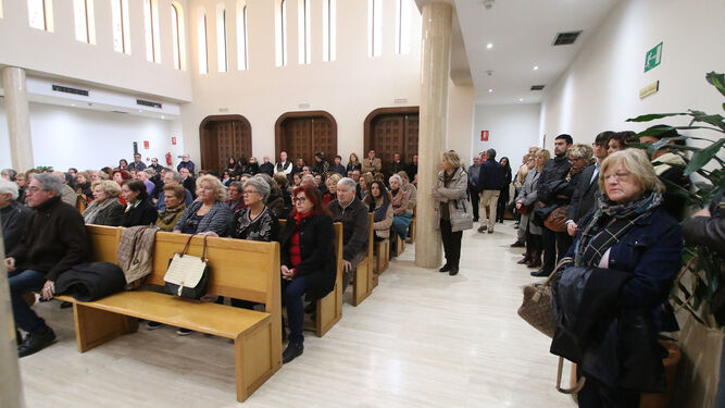 Amigos y familiares se dieron cita en la capilla para despedir a Pilar Quirosa