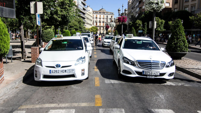 Los taxistas se mantienen a la expectativa ante el inicio de actividad de Uber en Granada