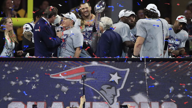 Los Patriots celebran el título