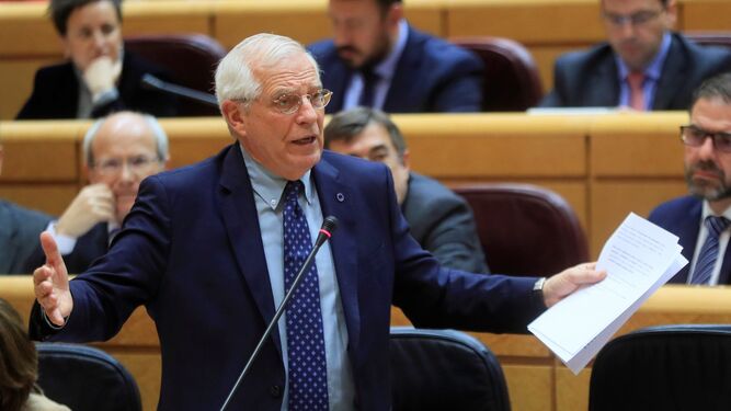 El ministro de Asuntos Exteriores, Josep Borrell, durante la sesión de control al Gobierno en el Pleno del Senado, este martes en Madrid. E