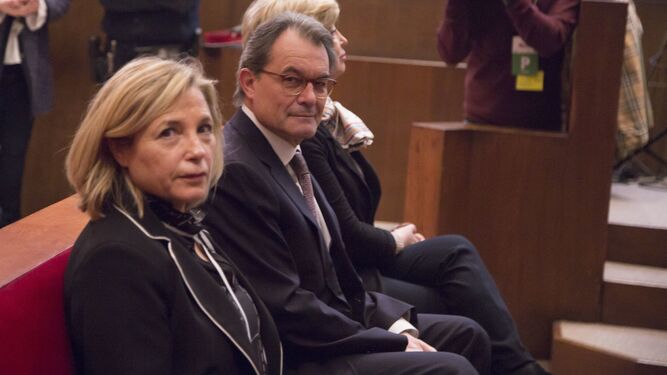 Juana Ortega y Artur Mas, durante una sesión del jucio por organizar el 9-N.
