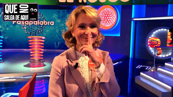 Esperanza Aguirre atiende a las cámaras de Telecinco