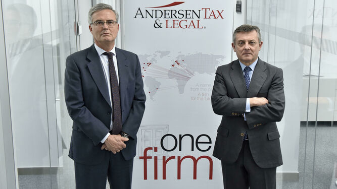 José Manuel Pumar, socio director de Andersen Tax & Legal en Sevilla, y Álvaro Silva, ‘of counsel’ de la firma.