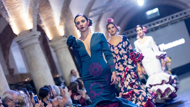 Espectacular moda flamenca , la segunda edición de la pasarela Flamenco Ecuestre Córdoba. Aníbal González.