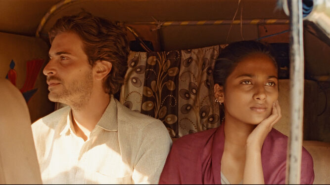 Roman Kolinka y Aarshi Banerjee en una imagen de 'Maya', de Mia Hansen-Love.