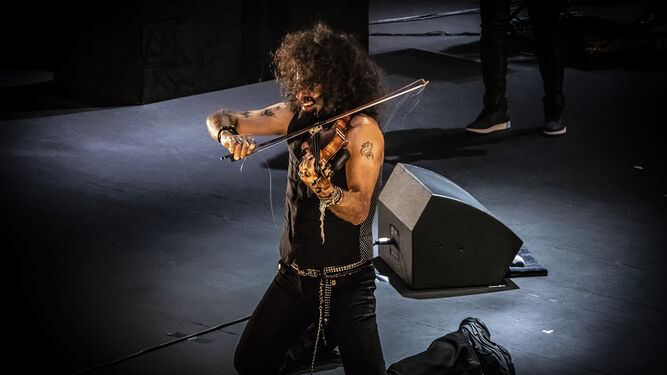 Ara Malikian es todo un espectáculo cuando está sobre un escenario con su violín.