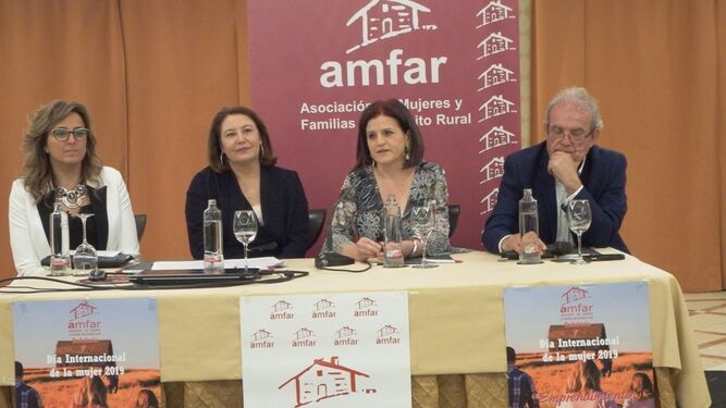 Las representantes de Amfar, la consejera de Agricultura y el alcalde de Vícar.