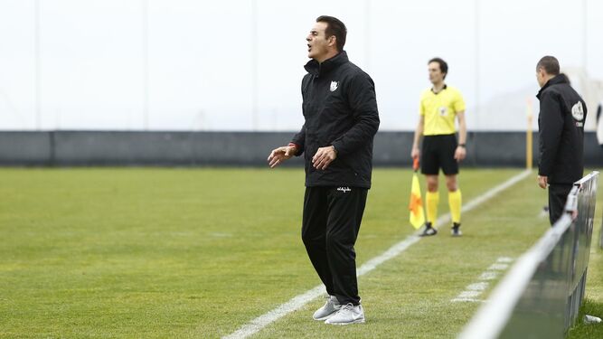 Manolo Ruiz durante el duelo ante el Recreativo Granada (1-1).