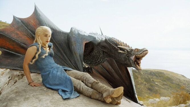 Emilia Clarke, Daenerys-Khaleesi, con uno de sus dragones de posproducción