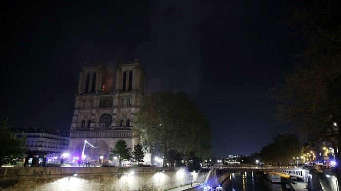 Vistas del incendio de Notre Dame