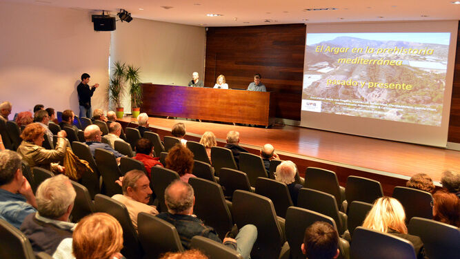Una de las conferencias de este ciclo en el Museo de Almería.