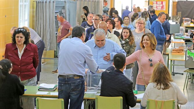 Una mesa electoral en Jerez.