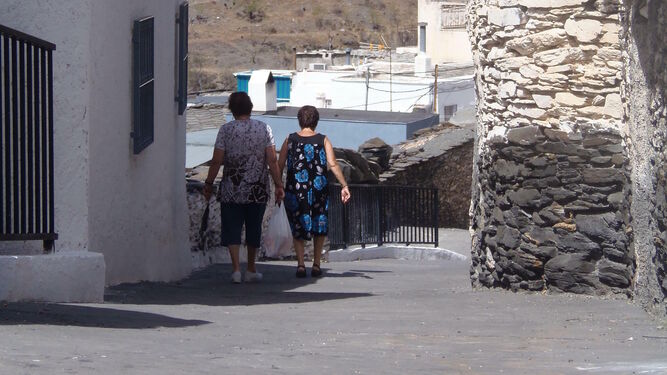 Calles de Tahal, donde la mayoría de la población se encuentra envejecida.