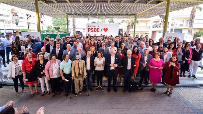 El PSOE ha homenajeado a sus alcaldes almerienses de la democracia.