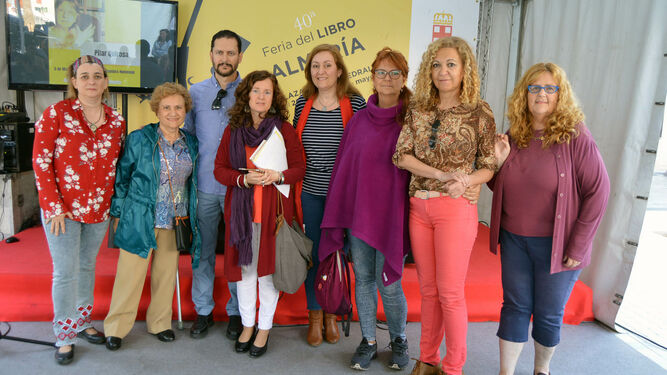 Personas que participaron en el homenaje a Pilar Quirosa.