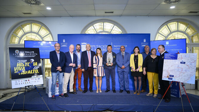 Alcaldes, diputada y organizadores, en la presentación de la cita en Diputación