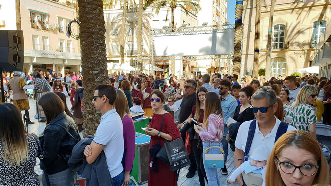 Masiva asistencia de público a la 40ª Feria del Libro de Almería.