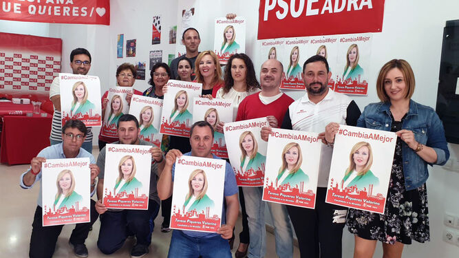 Pegada de carteles en las municipales de Almería