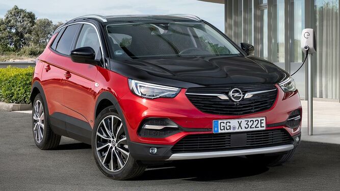 Opel presenta su primer híbrido enchufable, el Grandland X Hybrid4