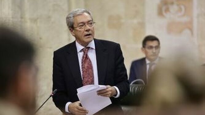 El consejero Rogelio Velasco en el Parlamento andaluz.