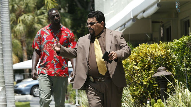 Omar Sy y Luis Guzmán en una imagen de 'Infiltrado en Miami'.