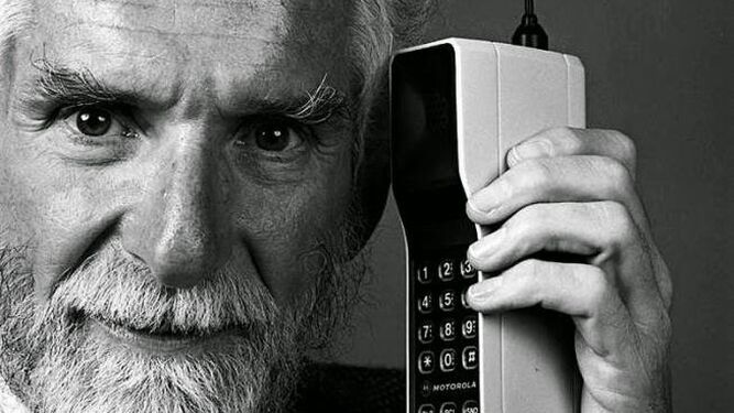 El ingeniero Martin Cooper es considerado el padre del teléfono móvil.