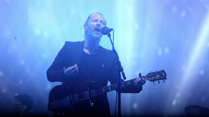 Thom Yorke, cantante de Radiohead, durante una actuación del grupo.