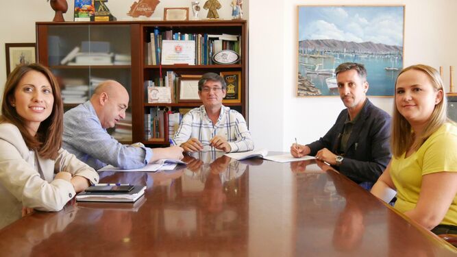 Firma del contrato de redacción del plan Adra Ciudad Turística.