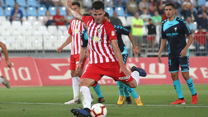 Álvaro Giménez en el penalti ante el Albacete que supuso su 19º tanto