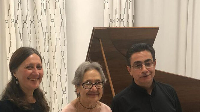 Los clavecinistas Luisa Morales, Emilia Fadini y  Enrico Baiano.