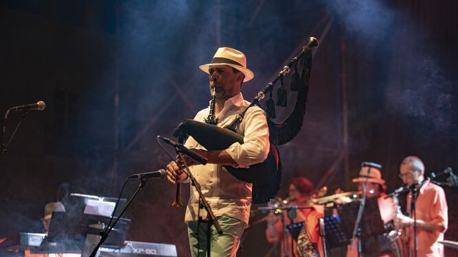 Hevia ofreció un gran concierto con su gaita en el marco del Festival de Músicas del Mundo, Alamar.