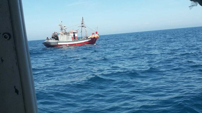 Barco marroquí avistado ayer a 35 millas náuticas de Motril.
