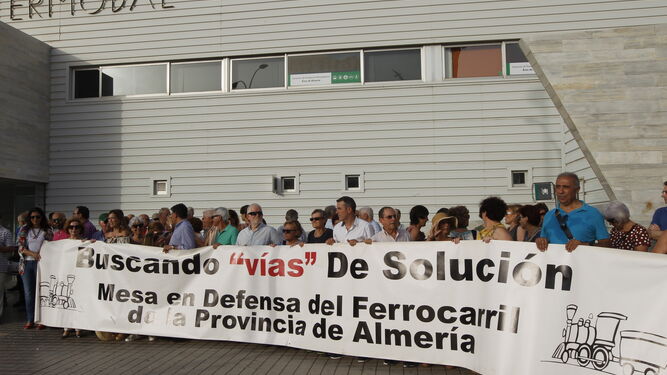 Almería exige un tren digno