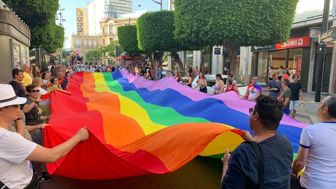 La capital se vuelve multicolor con la celebración del orgullo LGTBI