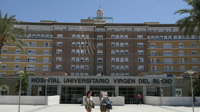 El Hospital Universitario Virgen del Rocío donde está ingresado el paciente