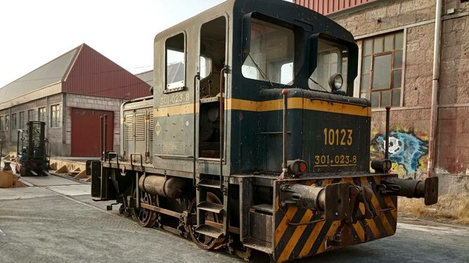 La locomotora 'Memé' en el anexo al lado de la Estación Intermodal de Almería