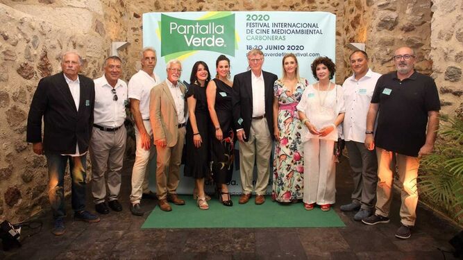 Autoridades, organizadores y colaboradores del Festival que se celebrara en Carboneras.