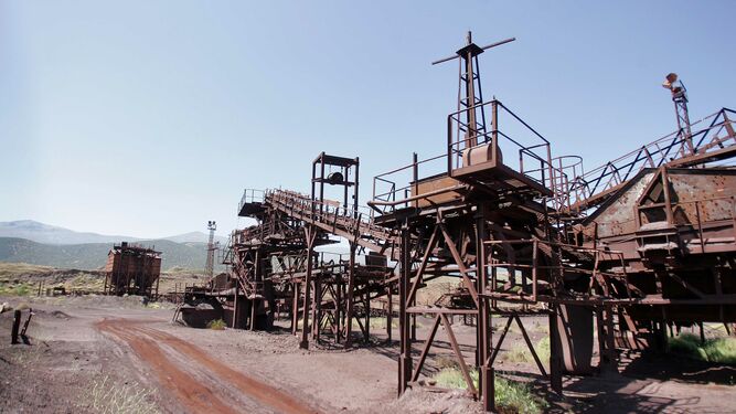 Infraestructura que se mantiene en la explotación minera desde el cierre en 1996.