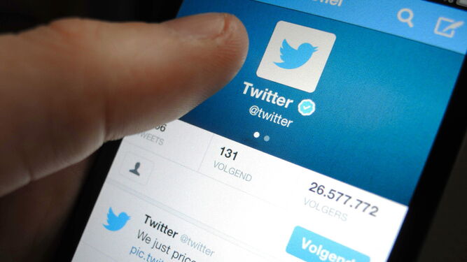 En 2006 se lanza públicamente Twitter.