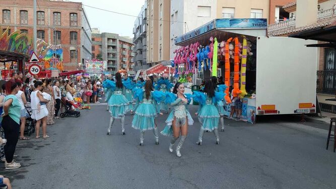 Desfile de carrozas y animación en La Gangosa.