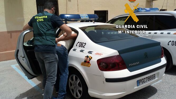 Un detenido con numerosos antecedentes por un robo con violencia en Roquetas
