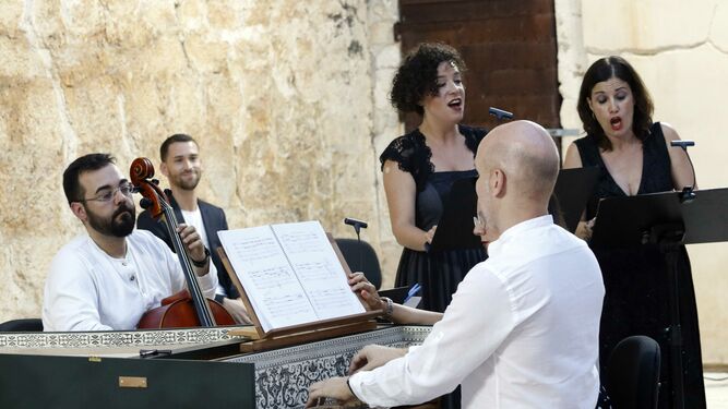 Fotogaler&iacute;a de M&uacute;sica Trobada en su concierto en el patio del Castillo de V&eacute;lez Blanco